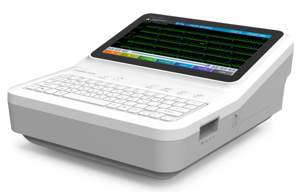Bionet 全新旗艦機種 Cardio Q70，以「使用者便利導向」為核心設計，把 5 個步驟濃縮成 1 個動作！
✨ 為什麼全台心臟科、健檢中心都選擇 Q70？
1. 3秒完成，智慧 AUTO 一鍵搞定
只需按下 AUTO 鍵，3秒內自動完成：採集心電圖 > 分析 > 儲存 / 列印 / 傳輸。大幅提升門診與健檢效率，告別手忙腳亂。
2. 不只看見波形，更看見決策
✅ Glasgow 心電圖判讀演算法：符合 AHA / ACCF / HRS 建議，考量年齡/性別/種族，對 STEMI、QTc 判讀更精準快速，通過 IEC 60601-2-25 標準
✅ Bionet 專利 ST Map：將複雜的 ST 段偏移轉化為直觀的視覺地圖，一眼定位心內膜下缺氧與心肌梗塞位置，從 TEXT > VECTOR > ST Map > Clinical Decision
✅ 30分鐘 Full Disclosure：單一畫面即時比對，長時間記錄可達30分鐘，完整觀察 HRV 心率變異趨勢
3. 一台抵多台，檢查更多元
🔹 進階 HRV 壓力檢測報告：僅需 3-5 分鐘靜態測量，自動產出整體壓力分數、5大健康指標（自律神經平衡 / 壓力耐受度 / 疲勞恢復度 / 心臟健康度 / 活力），是身心科、自律神經評估的最佳輔助工具
🔹 選配肺功能檢測 (Spirometry)：支援 COPD, FVC, SVC, MVV，心電圖與肺功能結果整合在同一病歷，資料管理效率加倍
4. 為臨床現場而生的細節
💻 10.1吋 1024x600 高解析觸控螢幕 + 實體字母數字鍵盤含防污保護膜
🔋 強大續航：內建可充式電池，10小時 / 350份報告列印
📂 無紙化高效設計：內建熱感應印表機，支援 A4 / Letter 報告，支援 PDF, JPG, DICOM, MFER 等格式，外接 USB 即存
🔒 符合 HIPAA 資安規範：所有資料加密、帳號/密碼/角色權限管理、自動待機/關機、隱藏病人資訊
🌐 多元連接：3組 USB Port、HDMI 大螢幕輸出、LAN 有線/無線網路、條碼掃描器快速註冊病患
從診所到大型醫院，從例行健檢到急重症判讀，Cardio Q70 就是您最可靠的夥伴。